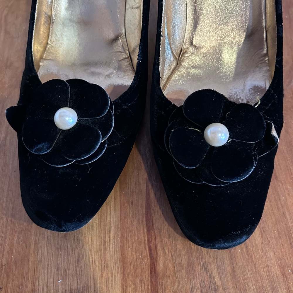 CHANEL Camellia Pearl Velour Black Quilted Heels Sz EU 42 - Picture 4 of 16
